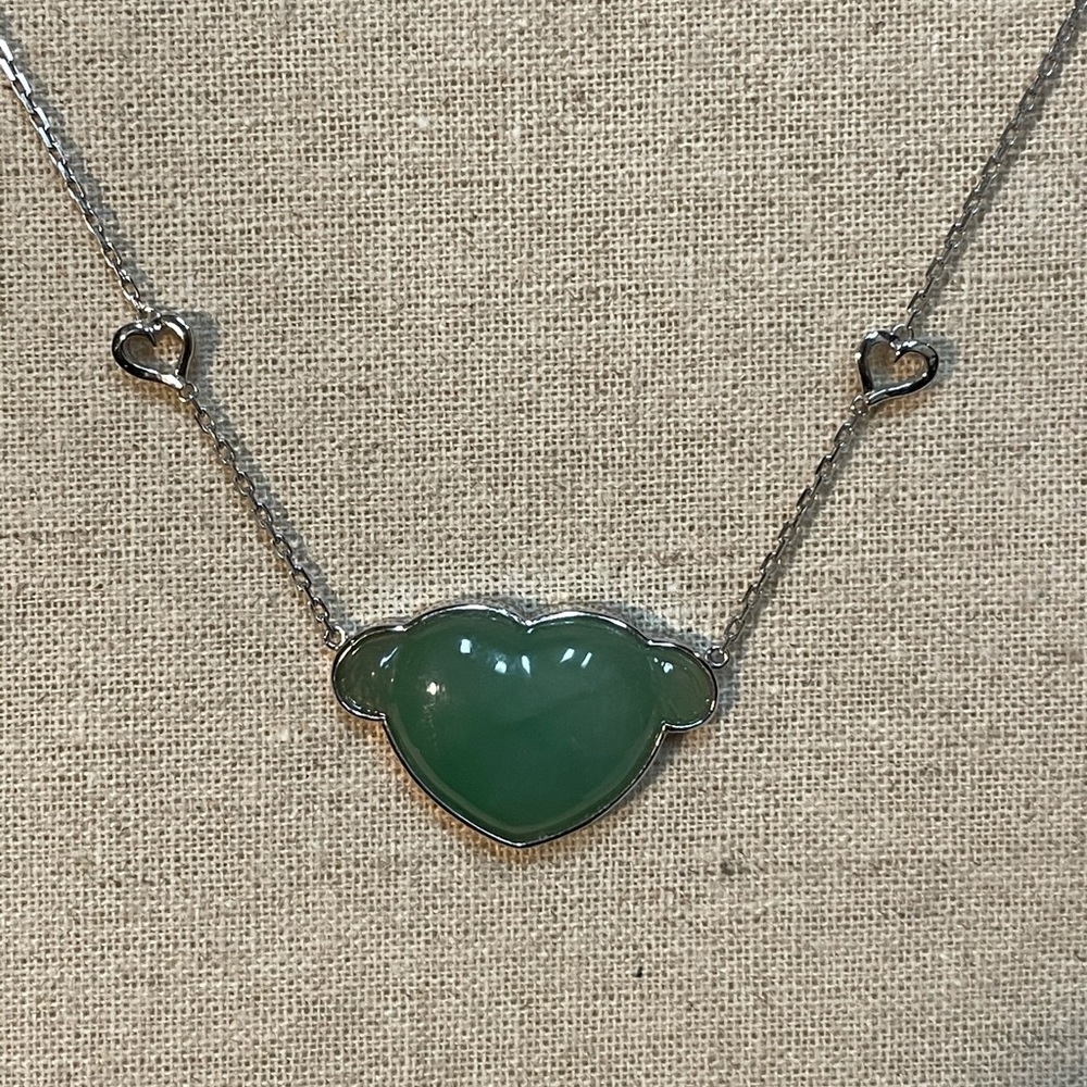 18 K white gold Jade necklace